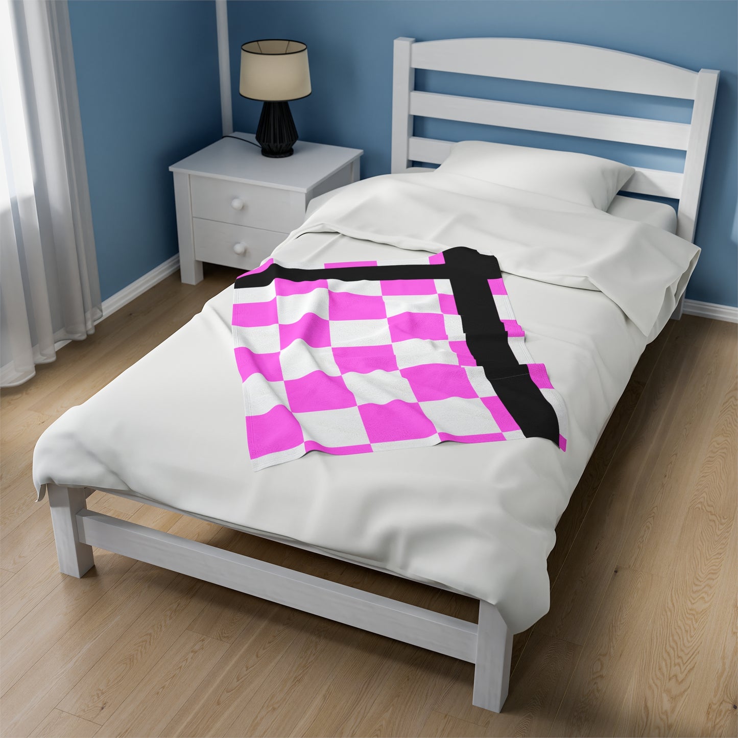 Vibrant Pink Checkered Velveteen Plush Blanket - Cozy & Stylish Home Accessory