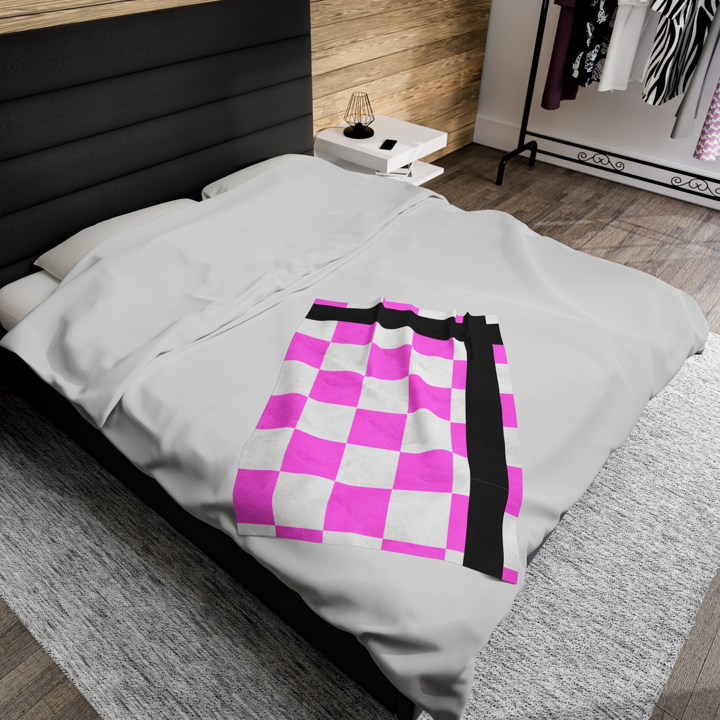 Vibrant Pink Checkered Velveteen Plush Blanket - Cozy & Stylish Home Accessory